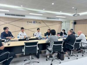 Mahidol University and Insulating Asia representatives in discussion